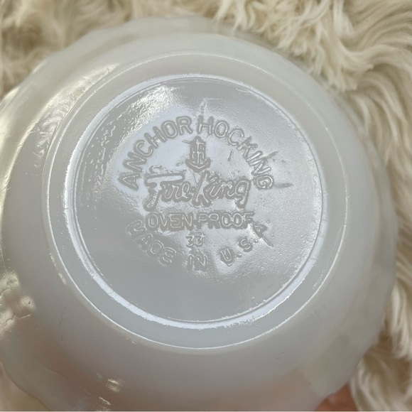 Anchor Hocking Fire King Vintage Milk Glass Swirl Bowls Gold Trim Set of 3 - Picture 9 of 10